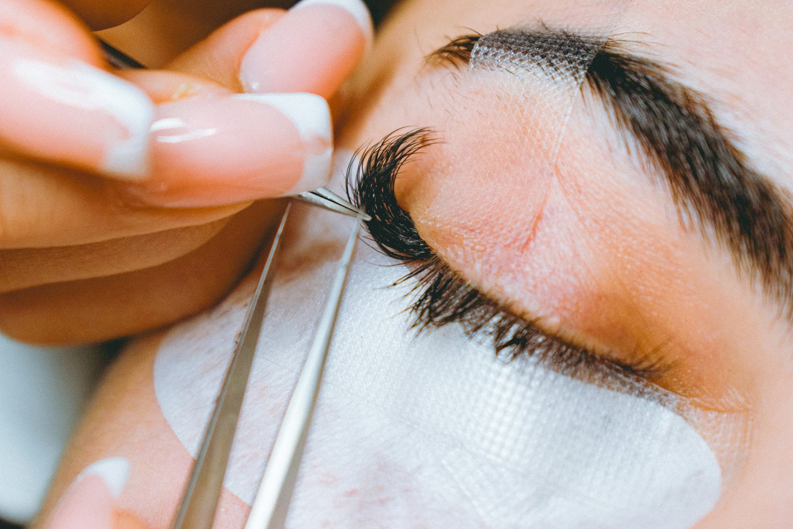 Pose d'extensions de cils — Maison Esthète